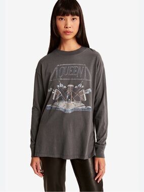 Abercrombie & Fitch Black Queen Graphic Tee